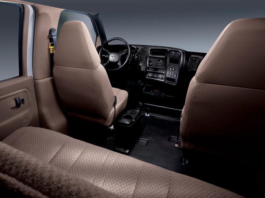  GMC TopKick Crew Cab 2004 года  (фото 2 из 8)